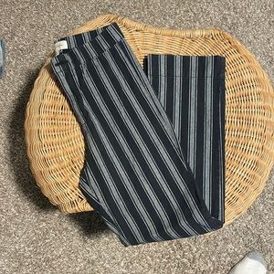 Rewind woman’s pants